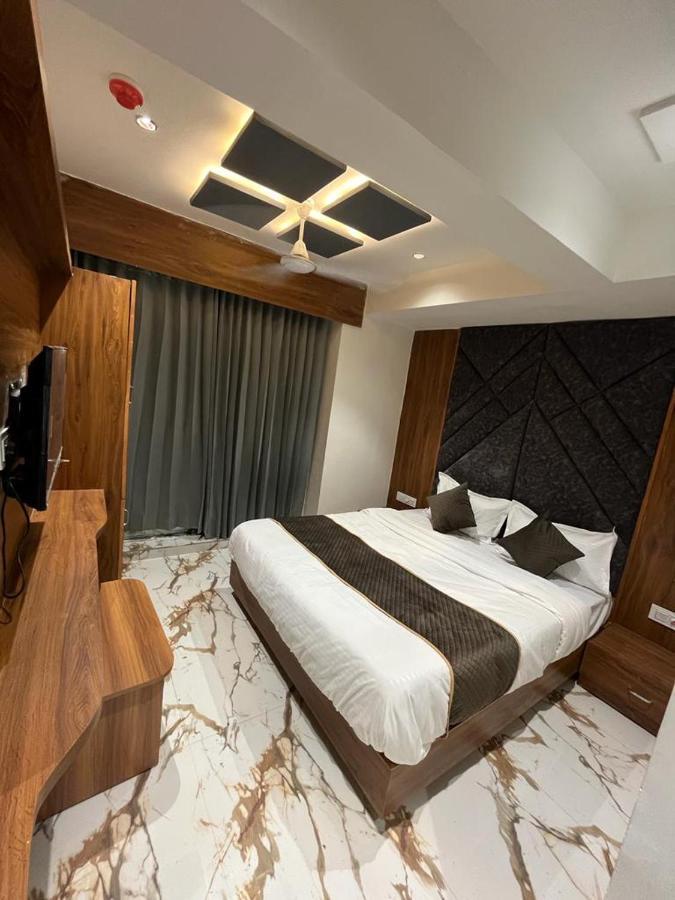 Hotel Palak Villa Ahmedabad Esterno foto